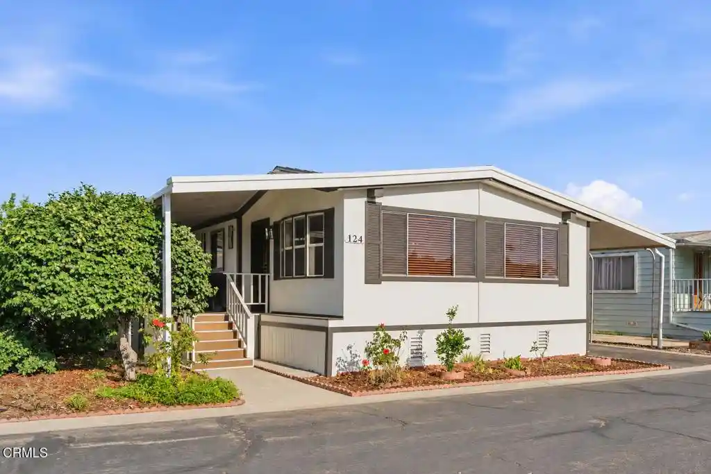 Photo 1 of Manufactured home for sale at 124 Yosemite Dr #117, Oxnard, CA 93033 | MLS# V1-39429 | Listing updated on 2026-10-24