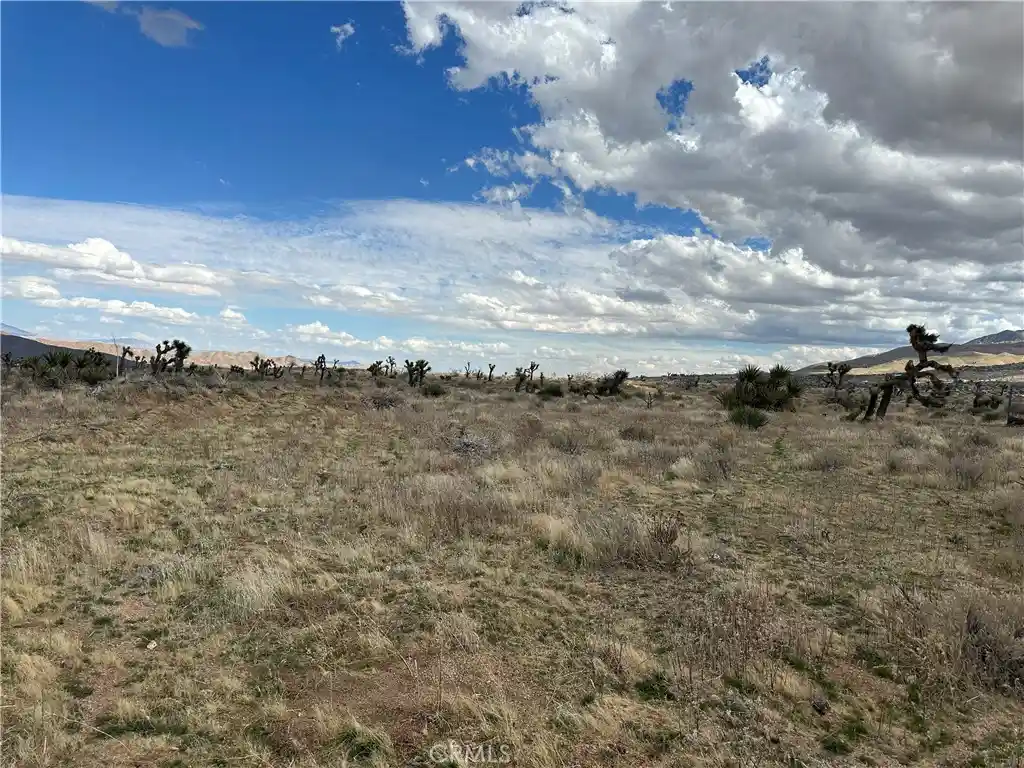Land for sale at 0 Horizon, Apple Valley, CA 92308 | MLS# SW26229297