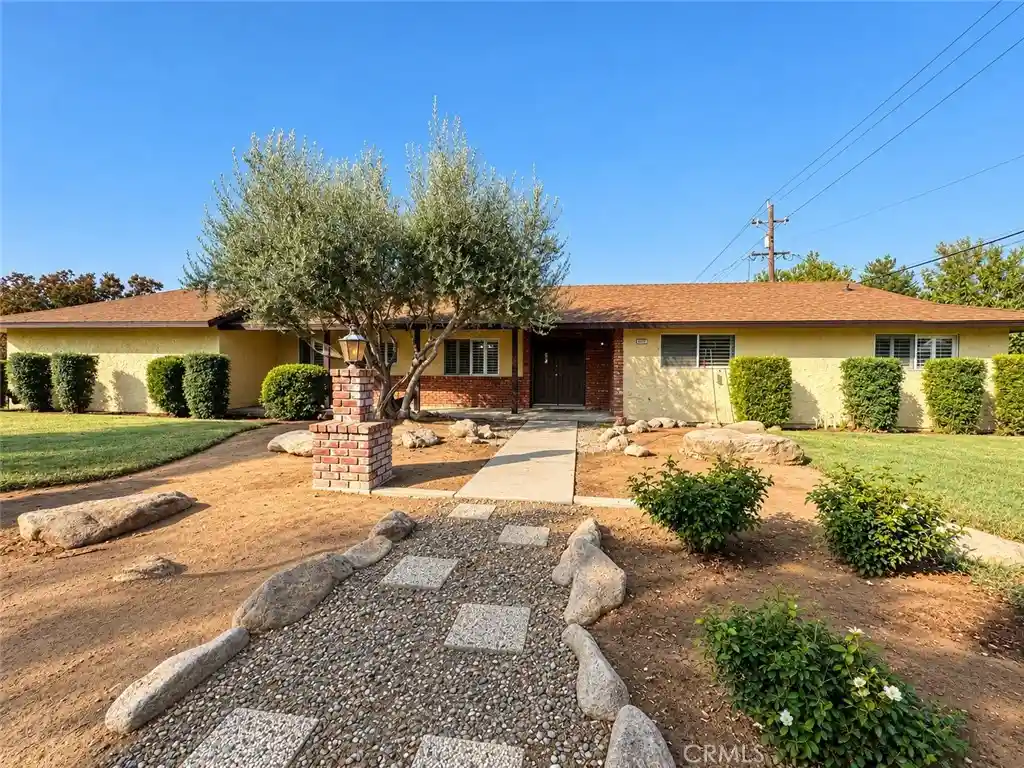 Single family home for sale at 5141 E Grant Ave, Fresno, CA 93727 | MLS# FR26230061