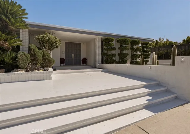 Photo 1 of Mansion for sale at 3836 Westfall Dr, Encino, CA 91436 | MLS# SR26230234 | Listing updated on 2026-10-30