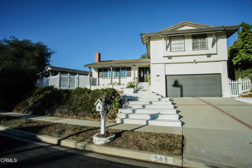 Single family home for sale at 949 Calle Ruiz, Thousand Oaks, CA 91360 | MLS# V1-39438