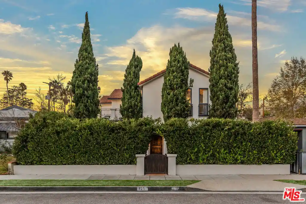 Photo 1 of Single family home for sale at 725 Oxford Ave, Marina Del Rey, CA 90292 | MLS# 26104480 | Listing updated on 2026-10-25