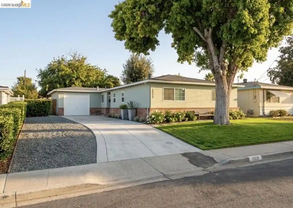 Single family home for sale at 1929 Crestwood Dr, Antioch, CA 94509 | MLS# 41152261