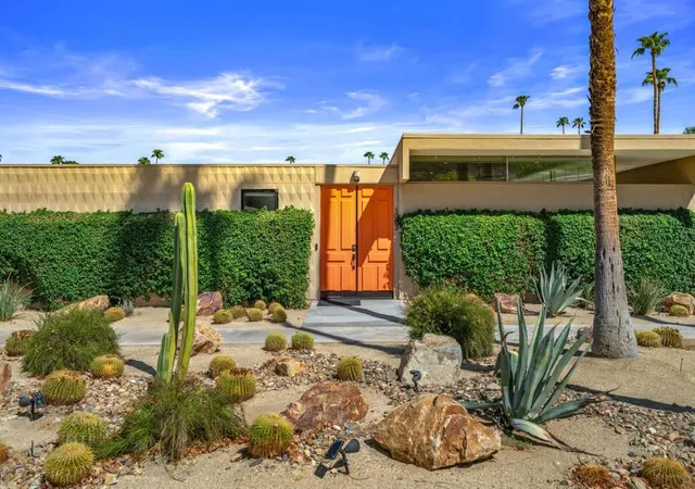 Listing Photo 2 - Condo for sale in building located at 72539 El Paseo, Palm Desert, CA 92260 - Unit #1003