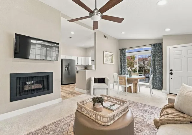 Listing Photo 1 - Condo for sale in building located at 39 De Lino, Rancho Santa Margarita, CA 92688