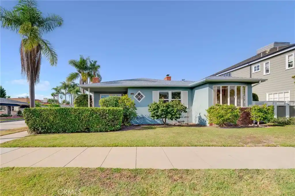 Photo 1 of Single family home for sale at 5320 E Broadway, Long Beach, CA 90803 | MLS# PF26230537 | Listing updated on 2026-10-27