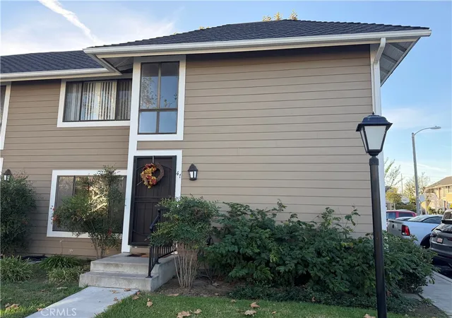 Condo for sale at 700 W Walnut Ave #41, Orange, CA 92868 | MLS# IV26230702