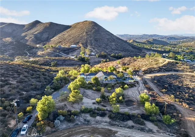 Photo 2 of Single family home for sale at 32485 Crooked Arrow, Wildomar, CA 92595 | MLS# SW26228873 | Listing updated on 2026-10-30