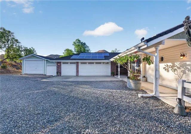 Photo 4 of Single family home for sale at 32485 Crooked Arrow, Wildomar, CA 92595 | MLS# SW26228873 | Listing updated on 2026-10-30