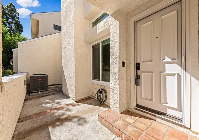 Photo 3 of Condo for sale at 7 Lake Rd, Irvine, CA 92614 | MLS# OC26229974 | Listing updated on 2026-10-29