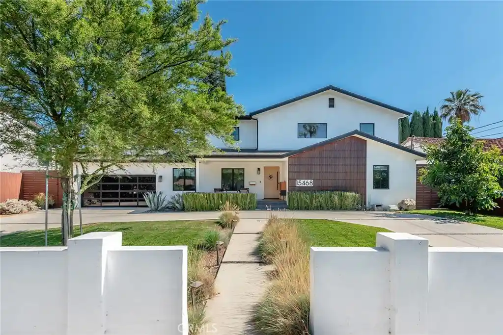 Single family home for sale at 15468 La Maida, Sherman Oaks, CA 91403 | MLS# SB26230661