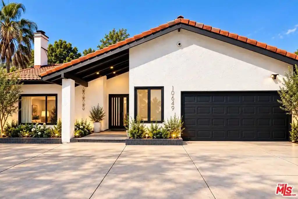 Single family home for sale at 10649 Willowbrae Ave, Chatsworth, CA 91311 | MLS# 26103549