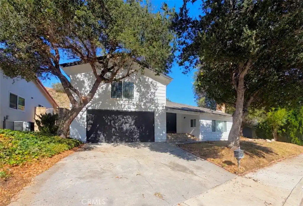 Single family home for sale at 23525 Arlen Dr, Newhall, CA 91321 | MLS# CV26219573
