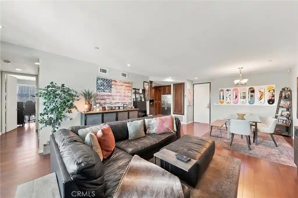 Condo for sale at 637 S Fairfax Ave #401, Los Angeles, CA 90036 | MLS# BB26230793