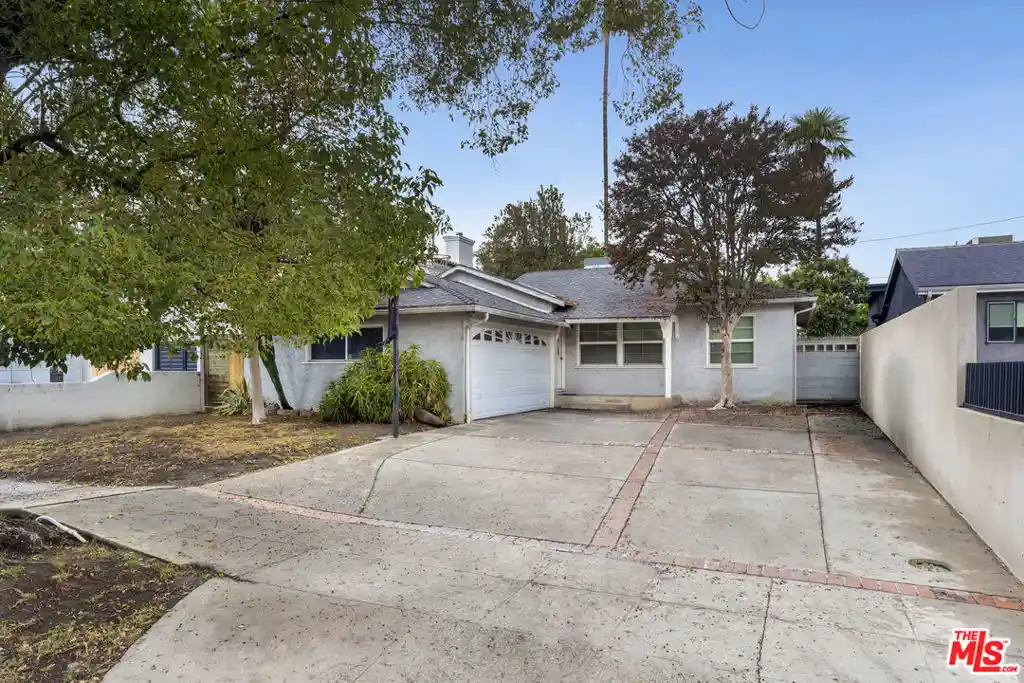 Single family home for sale at 14555 Morrison St, Sherman Oaks, CA 91403 | MLS# 26104537 | Listing updated on 2026-10-27