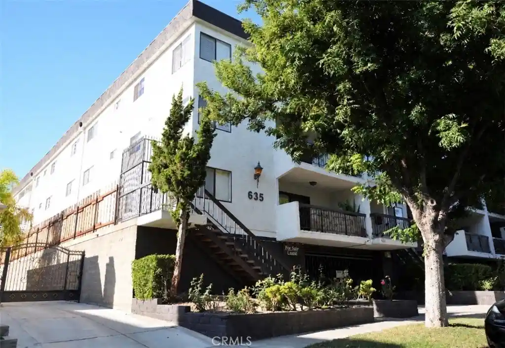 Condo for sale at 635 E Elmwood Ave #204, Burbank, CA 91501 | MLS# GD26230977