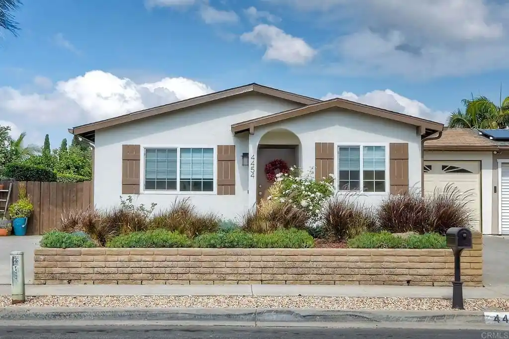 Single family home for sale at 4454 Via Felicita, Oceanside, CA 92057 | MLS# NDP2609837