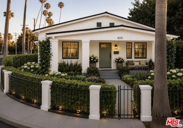 Single family home for sale at 828 Crestmoore Pl, Venice, CA 90291 | MLS# 26104093