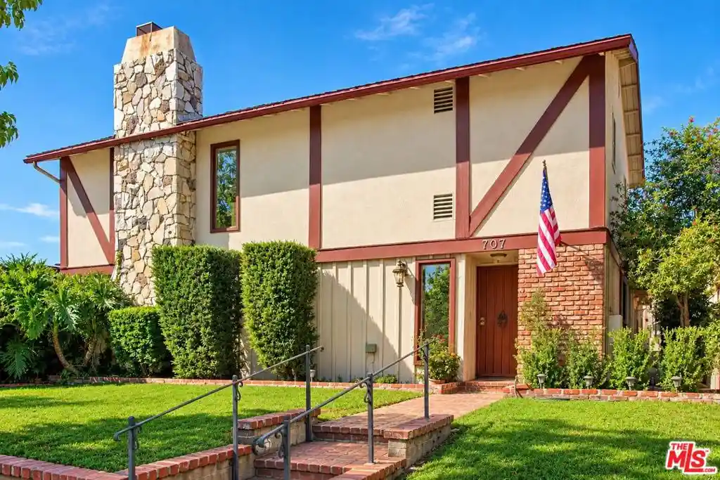 Multi family home for sale at 707 E Palm Ave, Burbank, CA 91501 | MLS# 26104648