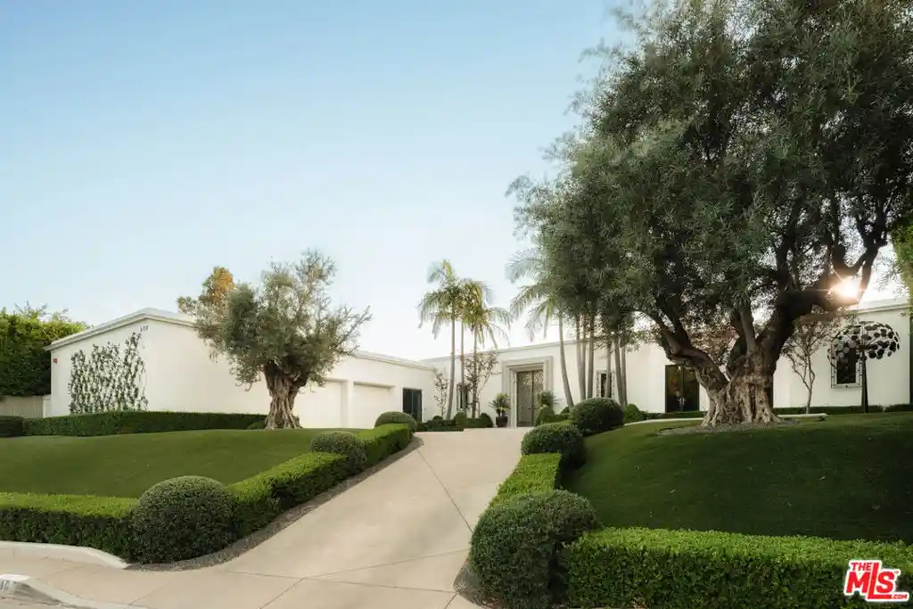 Single family home for sale at 610 Arkell Dr, Beverly Hills, CA 90210 | MLS# 26997313