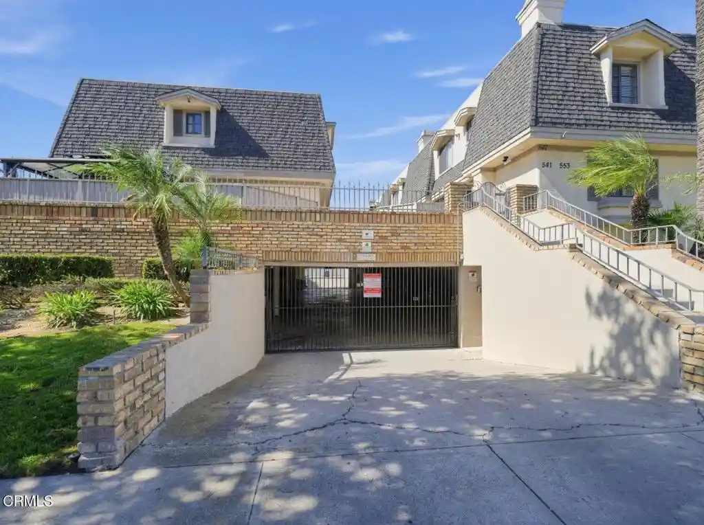 Photo 1 of Condo for sale at 553 S East St, Oxnard, CA 93030 | MLS# V1-39463 | Listing updated on 2026-10-28