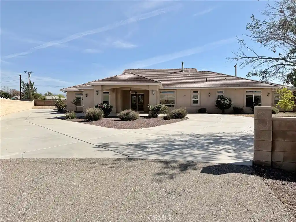Single family home for sale at 14640 Choco Ln, Apple Valley, CA 92307 | MLS# HD26231598