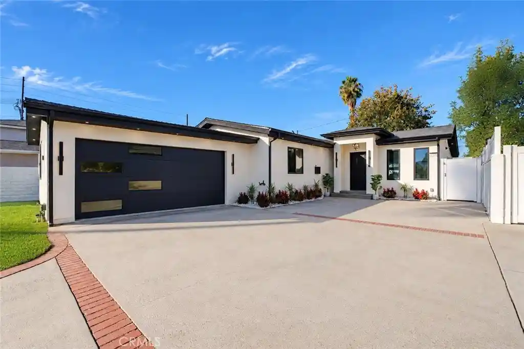 Photo 1 of Single family home for sale at 6819 Cantaloupe Ave, Van Nuys, CA 91405 | MLS# BB26228319 | Listing updated on 2026-10-28
