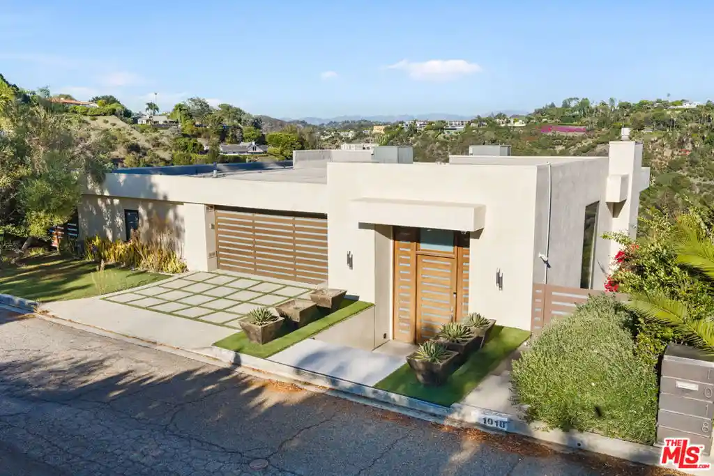 Single family home for sale at 1018 Stradella Rd, Los Angeles, CA 90077 | MLS# 26104560