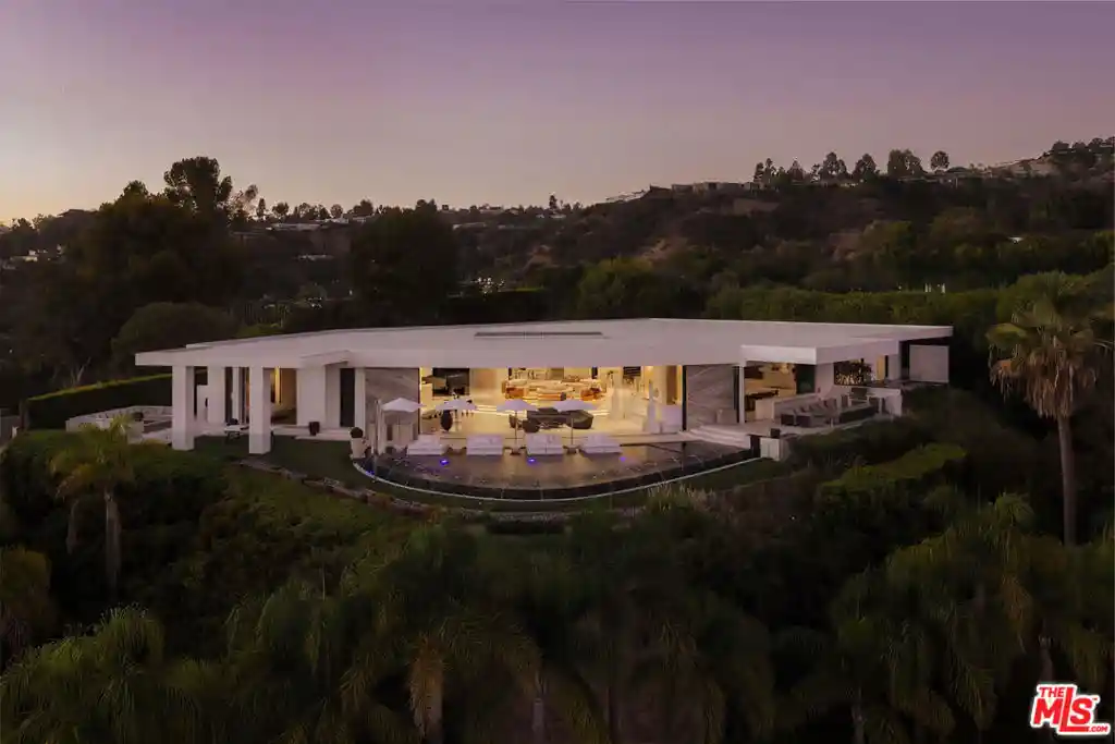 Photo 1 of Mansion for sale at 1181 N Hillcrest Rd, Beverly Hills, CA 90210 | MLS# 26103613 | Listing updated on 2026-10-27