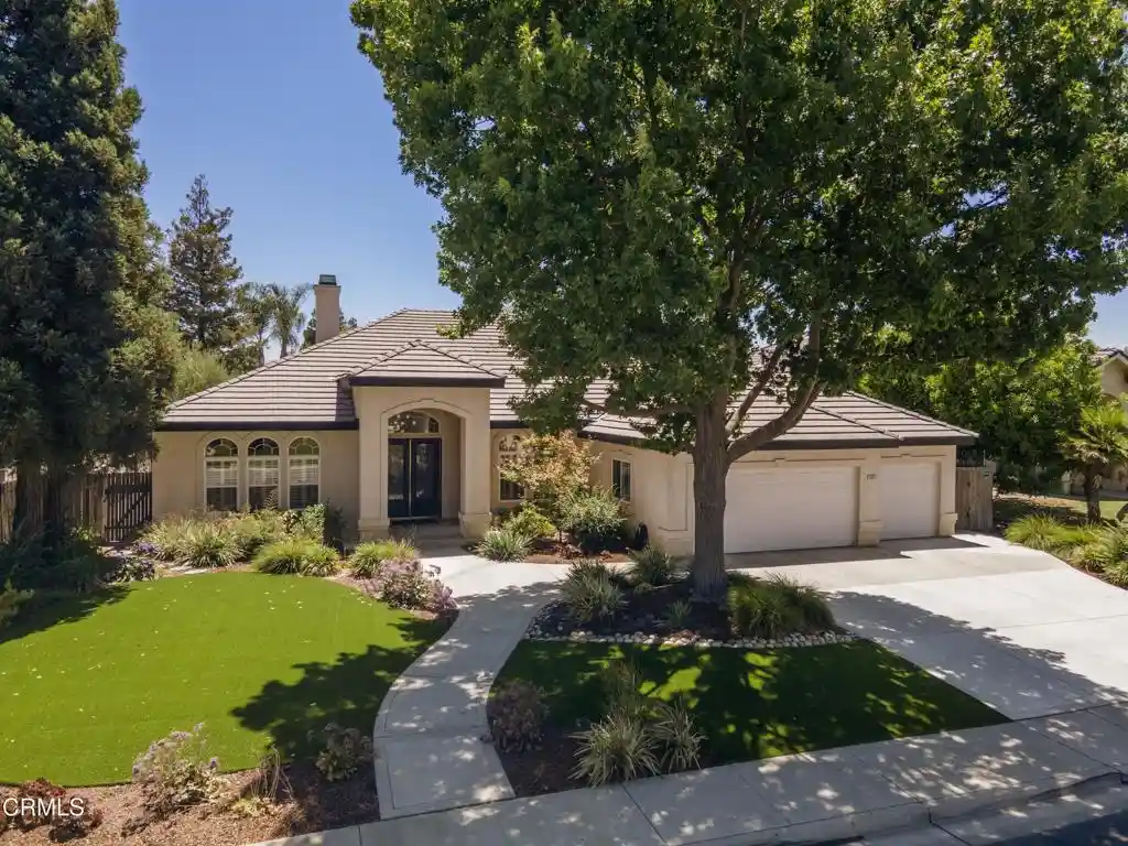 Single family home for sale at 10611 Salisbury Dr, Bakersfield, CA 93311 | MLS# V1-39466