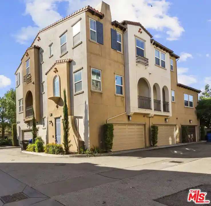 Townhouse for sale at 1013 Chandler Dr, Covina, CA 91722 | MLS# 26104499