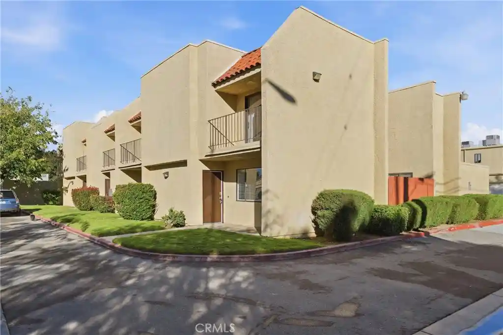 Condo for sale at 44200 Kingtree Ave #51, Lancaster, CA 93534 | MLS# SR26231838