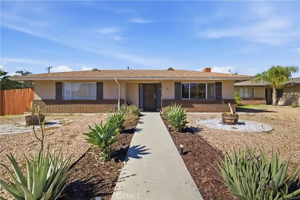 Single family home for sale at 889 Cardona Pl, Hemet, CA 92543 | MLS# DW26231135