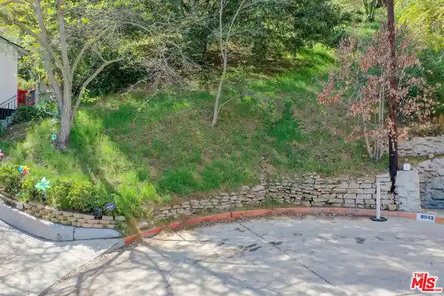 Photo 1 of Land for sale at 0 W Holly Pl, Los Angeles, CA 90046 | MLS# 26101948 | Listing updated on 2026-10-27