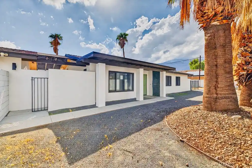 Single family home for sale at 1815 E Racquet Clb, Palm Springs, CA 92262 | MLS# TR26232121