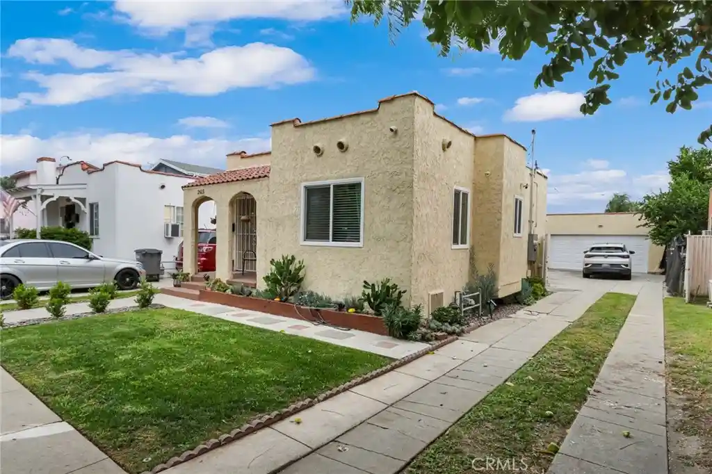 Single family home for sale at 2615 E Washington St, Long Beach, CA 90810 | MLS# PW26221377