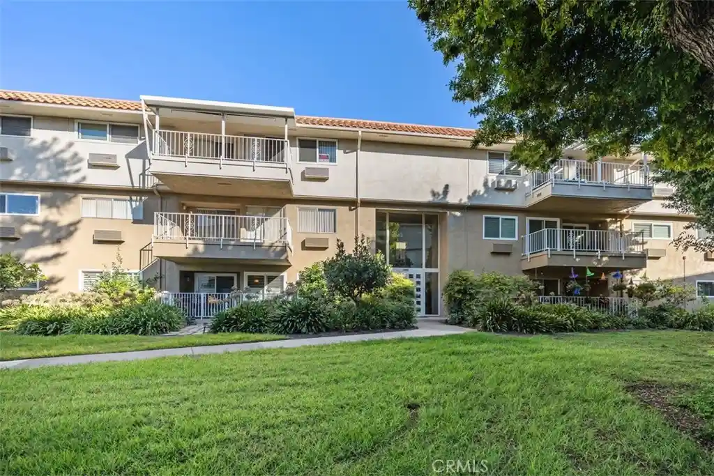 Condo for sale at 2390 W Via Mariposa #1H, Laguna Woods, CA 92637 | MLS# OC26231171