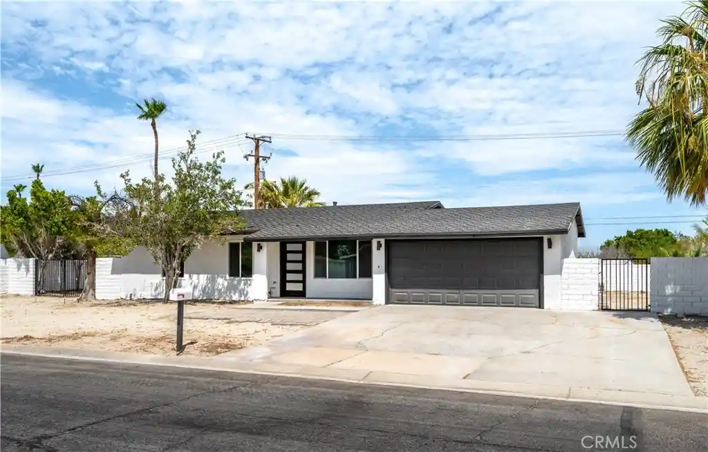 Single family home for sale at 1978 N Whitewater Rd, Palm Springs, CA 92262 | MLS# DW26232257