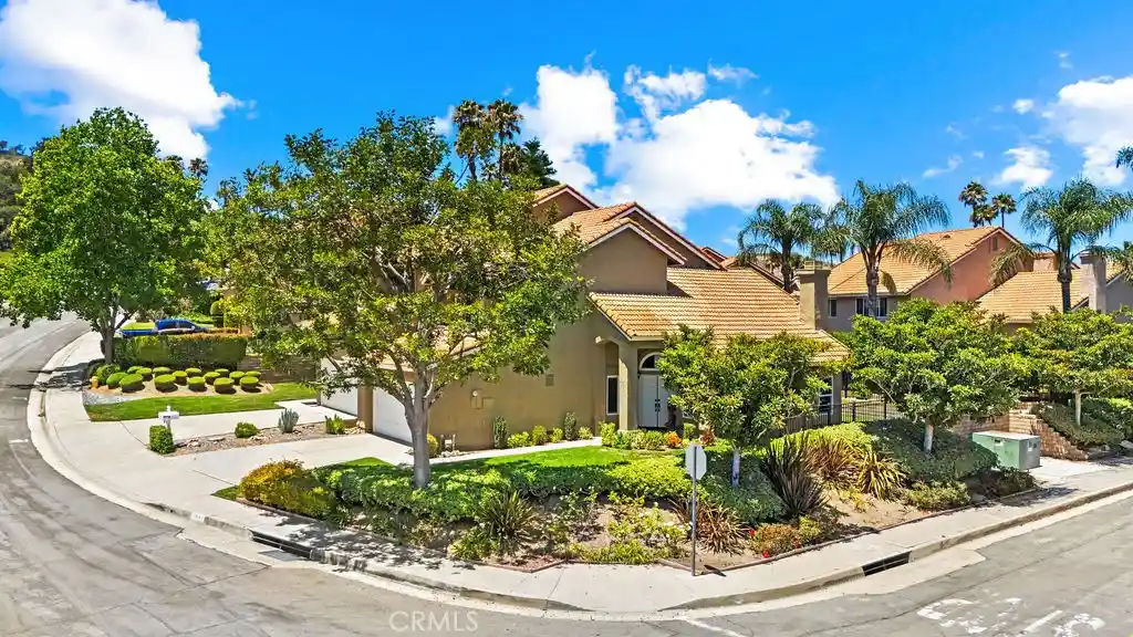 Single family home for sale at 6041 E Queens Dr, Anaheim, CA 92807 | MLS# OC26232316