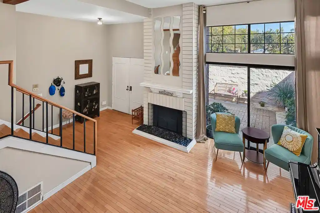 Townhouse for sale at 4631 Alla Rd #7, Marina Del Rey, CA 90292 | MLS# 26104568
