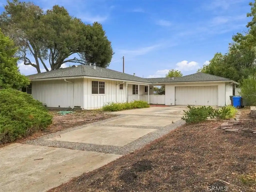 Single family home for sale at 604 Country Clb Dr, San Luis Obispo, CA 93401 | MLS# SC26194044