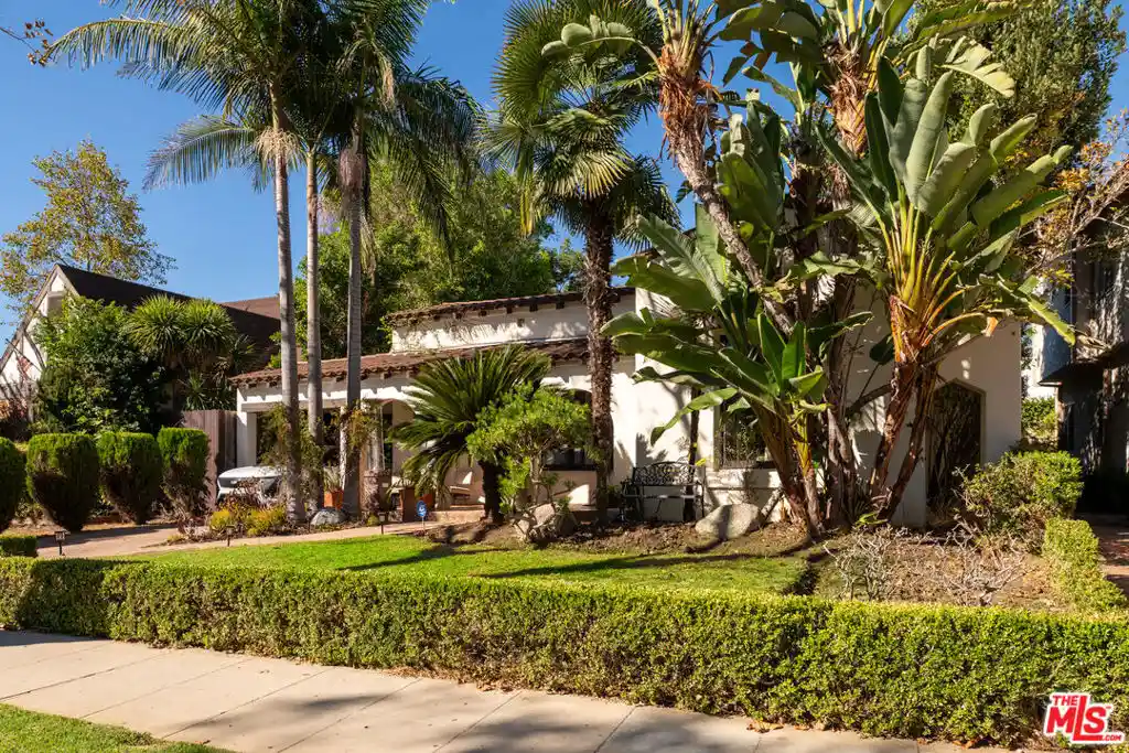 Photo 1 of Single family home for sale at 153 S La Peer Dr, Beverly Hills, CA 90211 | MLS# 26104971 | Listing updated on 2026-10-28