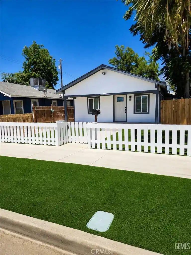 Single family home for sale at 1006 6th, Bakersfield, CA 93304 | MLS# SR26232626