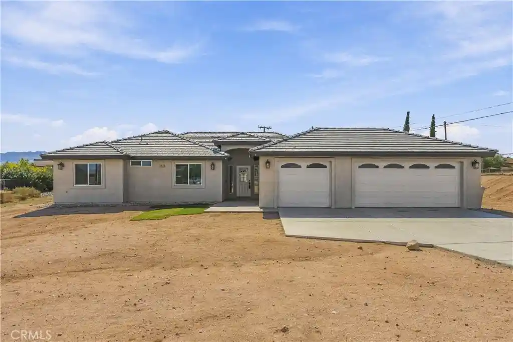 Single family home for sale at 18517 Live Oak St, Hesperia, CA 92345 | MLS# TR26226661
