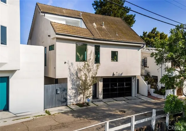 Single family home for sale at 2021 Davies Way, Los Angeles, CA 90046 | MLS# SW26231863