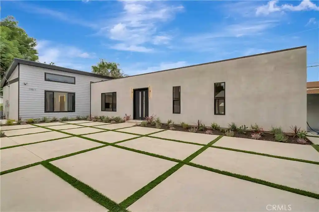 Single family home for sale at 19511 Cantara St, Reseda, CA 91335 | MLS# GD26232273