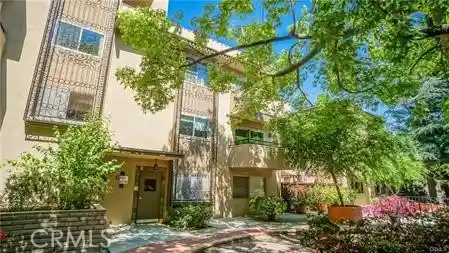 Condo for sale at 6720 Hillpark Dr #204, Los Angeles, CA 90068 | MLS# SR26232201
