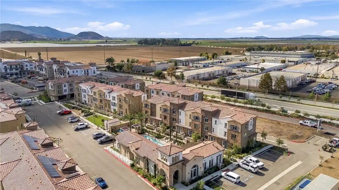 Photo 1 of Condo for sale at 558 Via Zibello, Camarillo, CA 93012 | MLS# SR26227257 | Listing updated on 2026-10-29