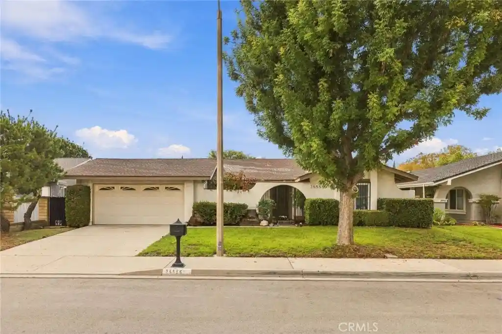 Single family home for sale at 25556 Meadow Mont, Valencia, CA 91355 | MLS# SR26232184
