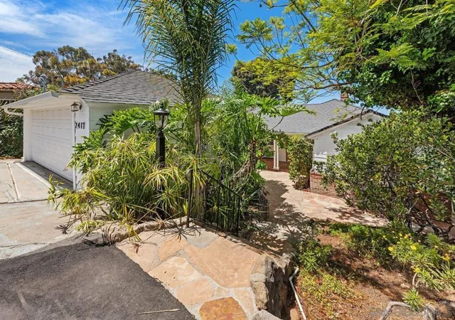 Photo 4 of Single family home for sale at 2417 Arista Ct, San Diego, CA 92103 | MLS# 260025868SD | Listing updated on 2026-10-30